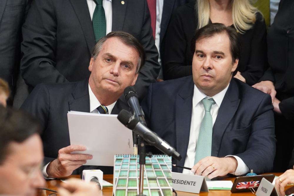 Bolsonaro diz que possibilidade de Maia virar ministro é “fofoca”