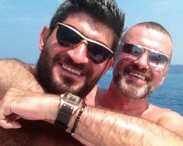 Companheiro nega suicídio de George Michael e diz que teve conta invadida