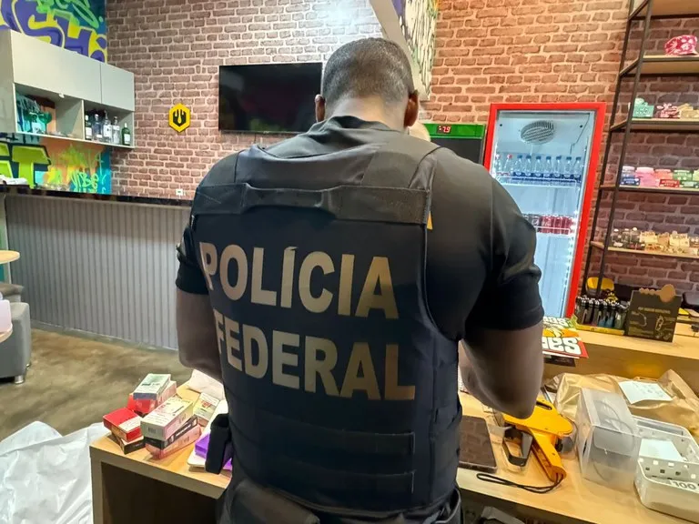 PF, Receita e Anvisa deflagram operação contra contrabando de cigarros eletrônicos em Manaus