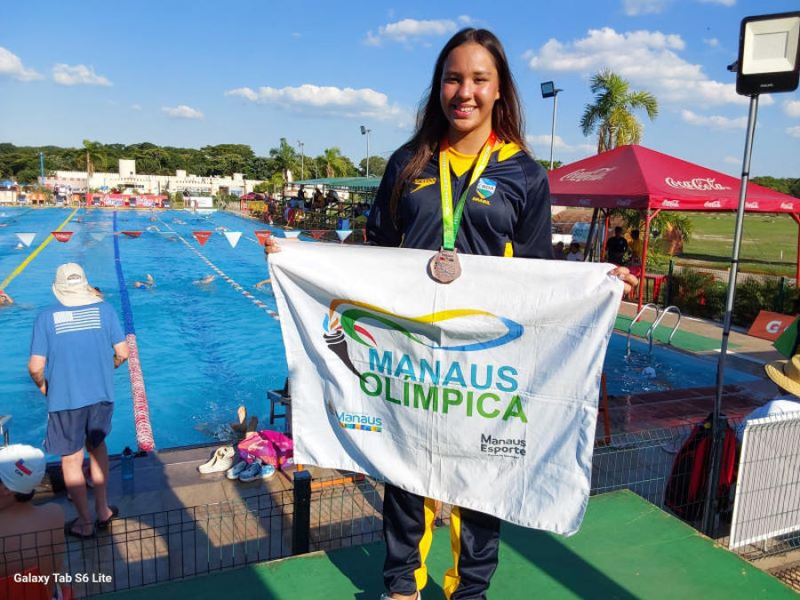 Atleta do programa ‘Manaus Olímpica’ conquista medalha internacional inédita no Sul-Americano de Natação