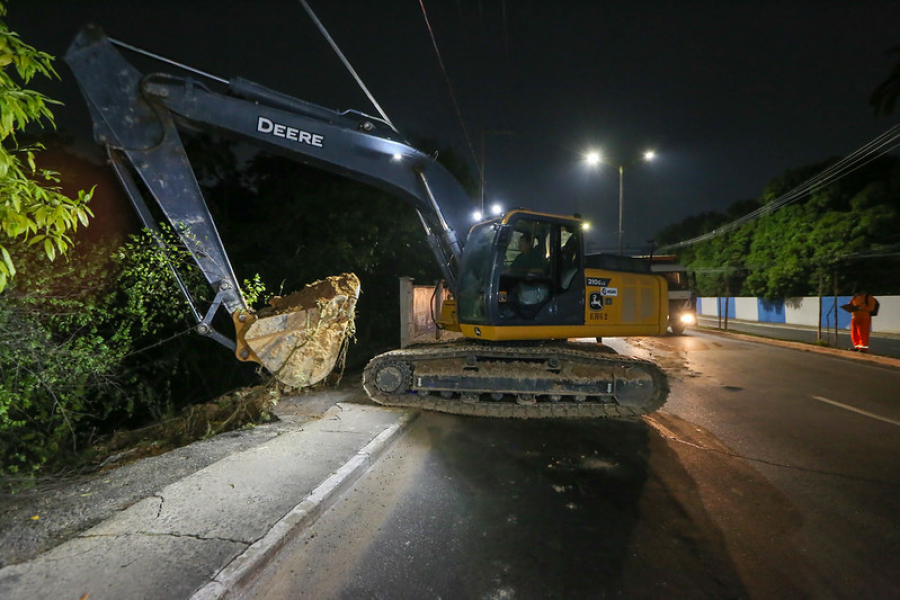 Obras para substituição de rede de drenagem são iniciadas na Avenida Mário Ypiranga