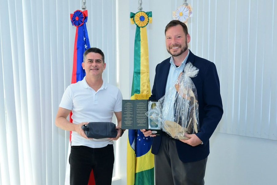 Prefeito David Almeida recebe visita do primeiro-secretário da Embaixada dos Estados Unidos da América