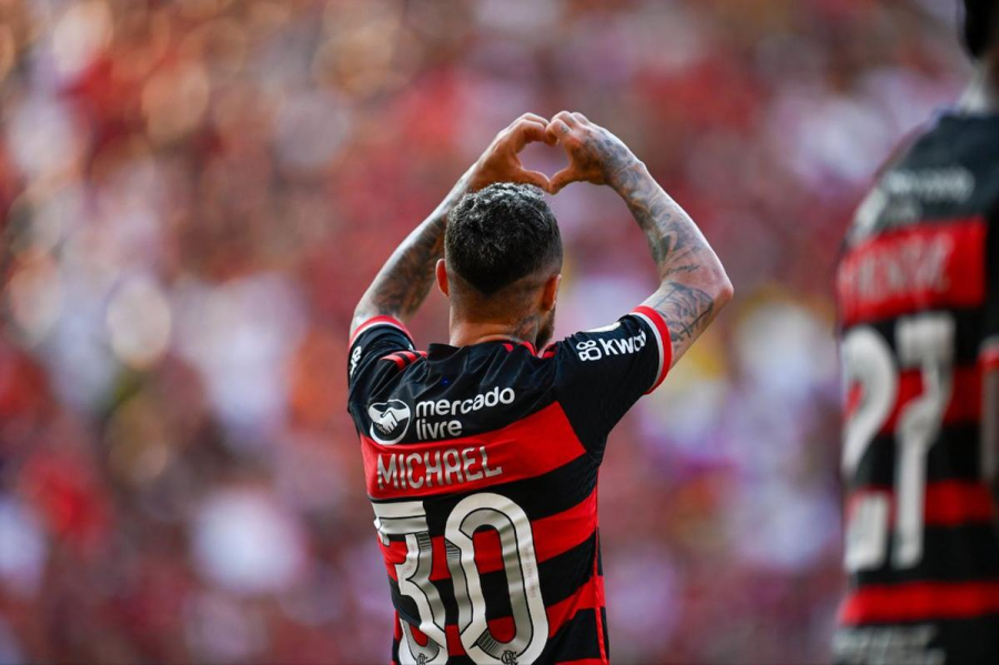 Flamengo vence e tira Inter da briga pelo título brasileiro