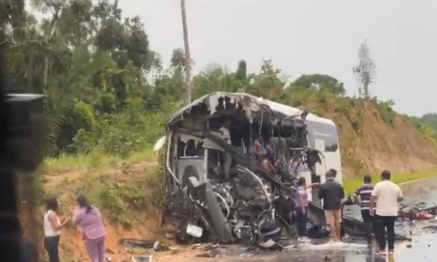 Grave acidente envolvendo ônibus e carreta deixa mortos e feridos na AM-010