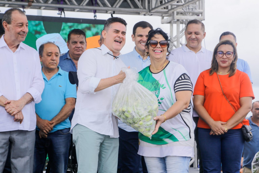 Prefeito David Almeida realiza entrega do Programa de Aquisição de Alimentos e fortalece a agricultura familiar